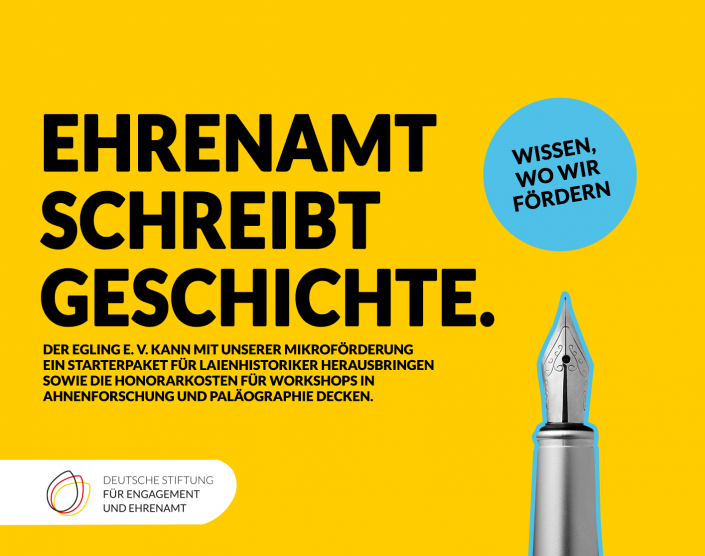 Grafik mit einer Schreibfeder. Text: Ehrenamt schreibt Geschichte. Der Eklig e.V. kann mit unserer Mikroförderung ein Starterpaket für Laienhistoriker herausbringen sowie die Honorarkosten für Workshops in Ahnenforschung und Paläographie decken.