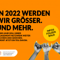 Grafik mit drei Händen, die sich mit je einem Finger aneinander fest halten. Text: In 2022 werden wir größer und mehr. Dieses Jahr soll unser Engagement-Netzwerk weiter wachsen und gedeihen. Werdet jetzt ein Teil davon. Infos folgen bald.