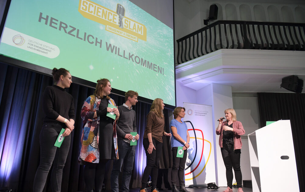 Die Science Slammer auf der Bühne