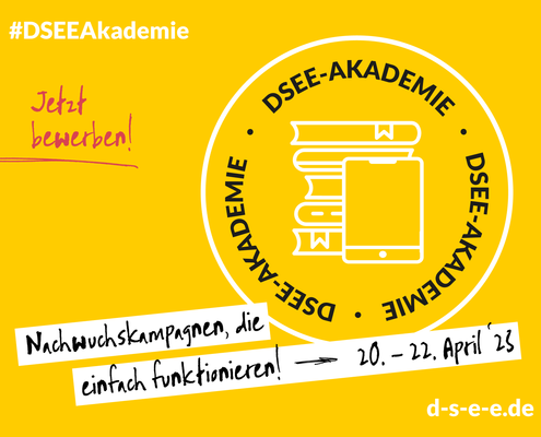 Grafik mit dem Text: #DSEE-Akademie Jetzt bewerben! Nachwuchskampagnen, die einfach funktionieren. 20-22- April 23