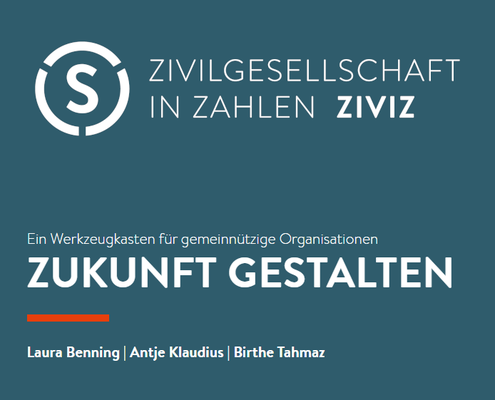 Grafik mit dem Text: Zivilgesellschaft in Zahlen ZiviZ: Ein Werkzeugkasten für gemeinnützige Organisationen. Zukunft gestalten. Laura Benning, Antje Klaudius, Birthe Tahmaz