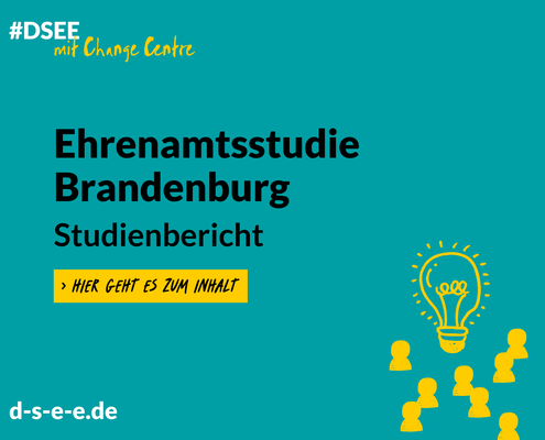 Grafik mit dem TEXT: #DSEE mit Change Centre: Ehrenamtsstudie Brandenburg. Studienbericht. Hier geht es zum Inhalt.