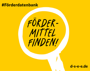 Grafik mit einer Lupe und dem Text: #Förderdatenbank. Fördermittel finden! d-s-e-e.de
