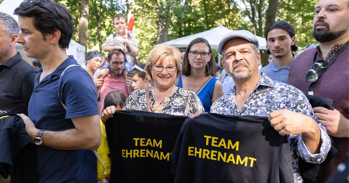 Foto von engagierten Menschen beim Bürgerfest des Bundespräsidenten