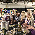 Gruppenfoto beim Kochen