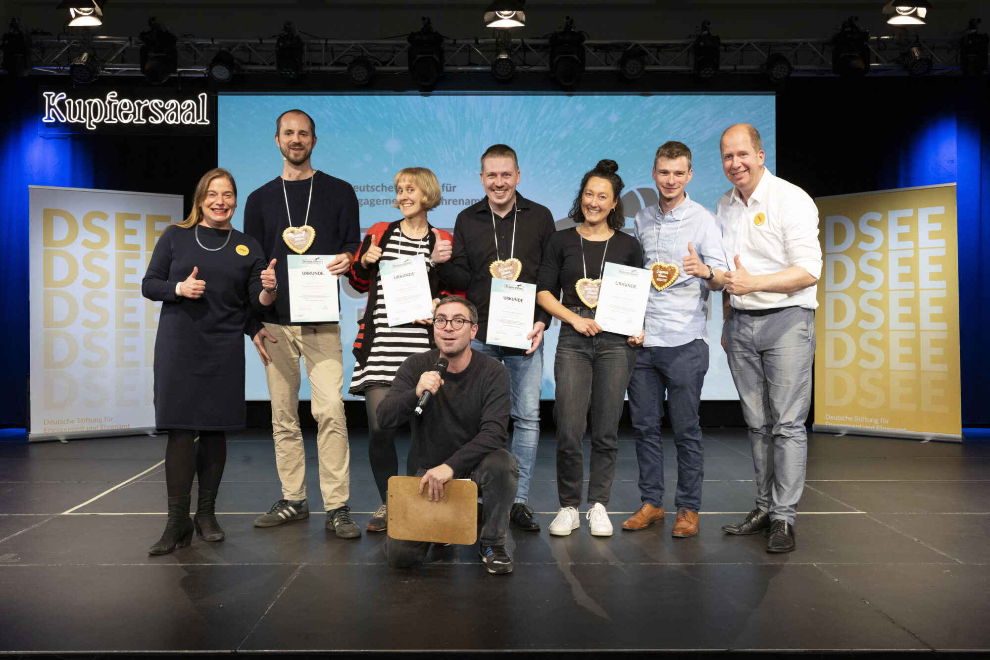 Gruppenfoto mit Katarina Peranić, Falco Hüsson, Dr. Josefa Kny, Simon Hauser, Michael Dehn, Julia Jakobi, Jonas Deichelmann und Jan Holze