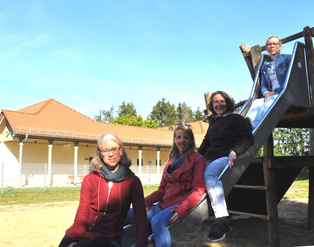 Gruppenfoto auf der Rutsche