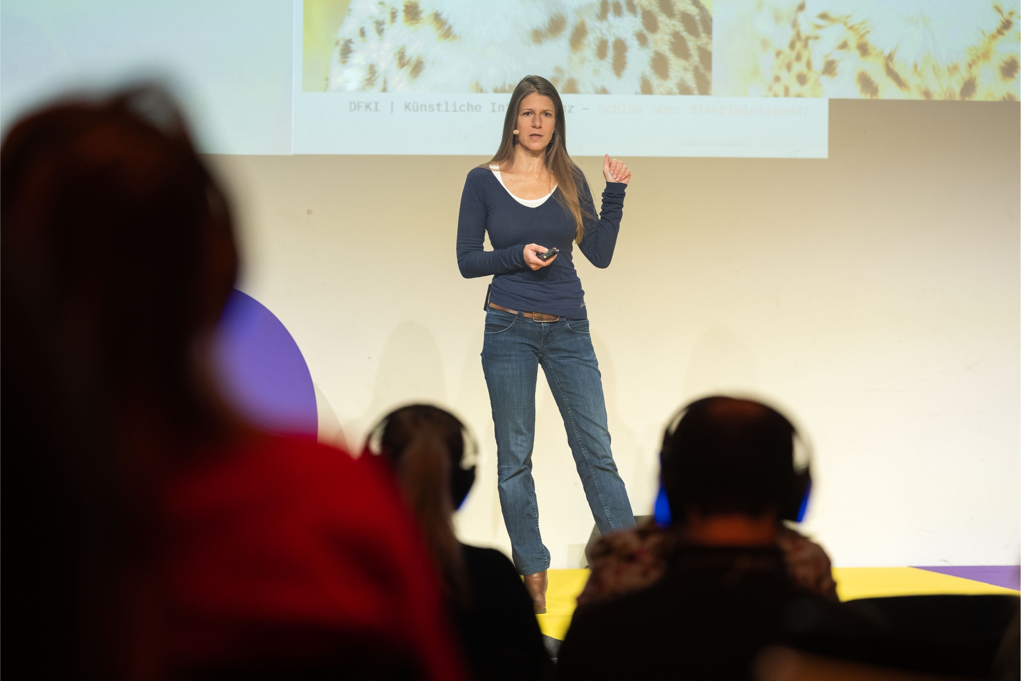 Dr. Kinga Schumacher spricht zum Thema "Künstliche Intelligenz"