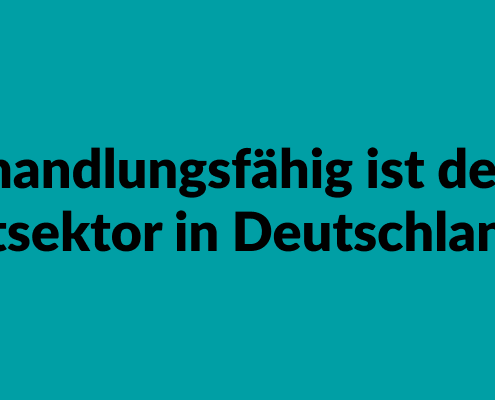 Grafik mit grünem Hintergrund und einer gezeichneten Glühbirne. Text: #EngageiertGeforscht Superrr Lab. Wie digital handlngsfähig ist der Engagementsektor in Deutschland?Studienbericht