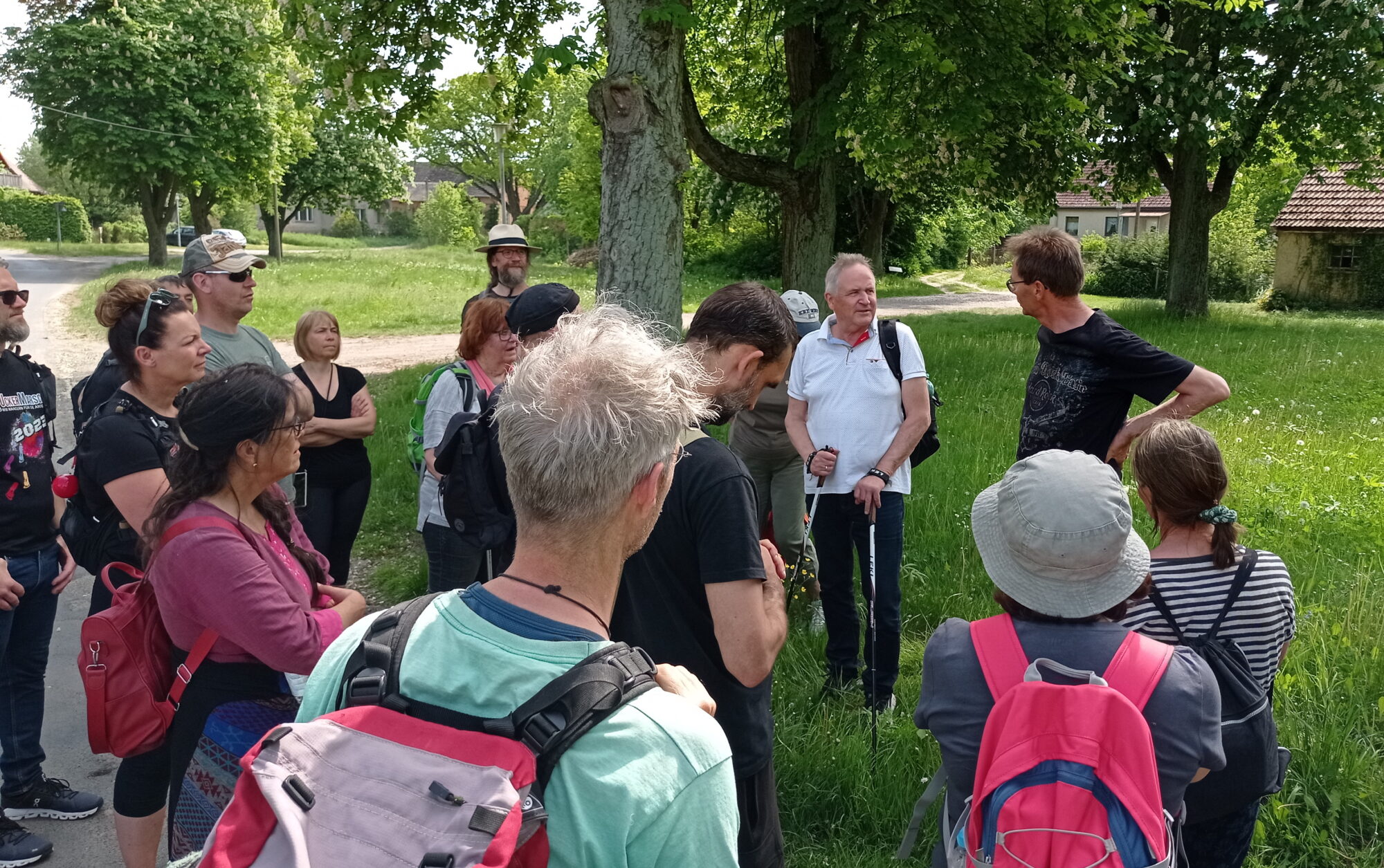 Gruppe von Wandernden im Gespräch, © Dörfernetzwerk Nordwestuckermark