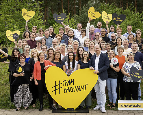 Gruppenfoto des Teams der Deutschen Stiftung für Engagement und Ehrenamt