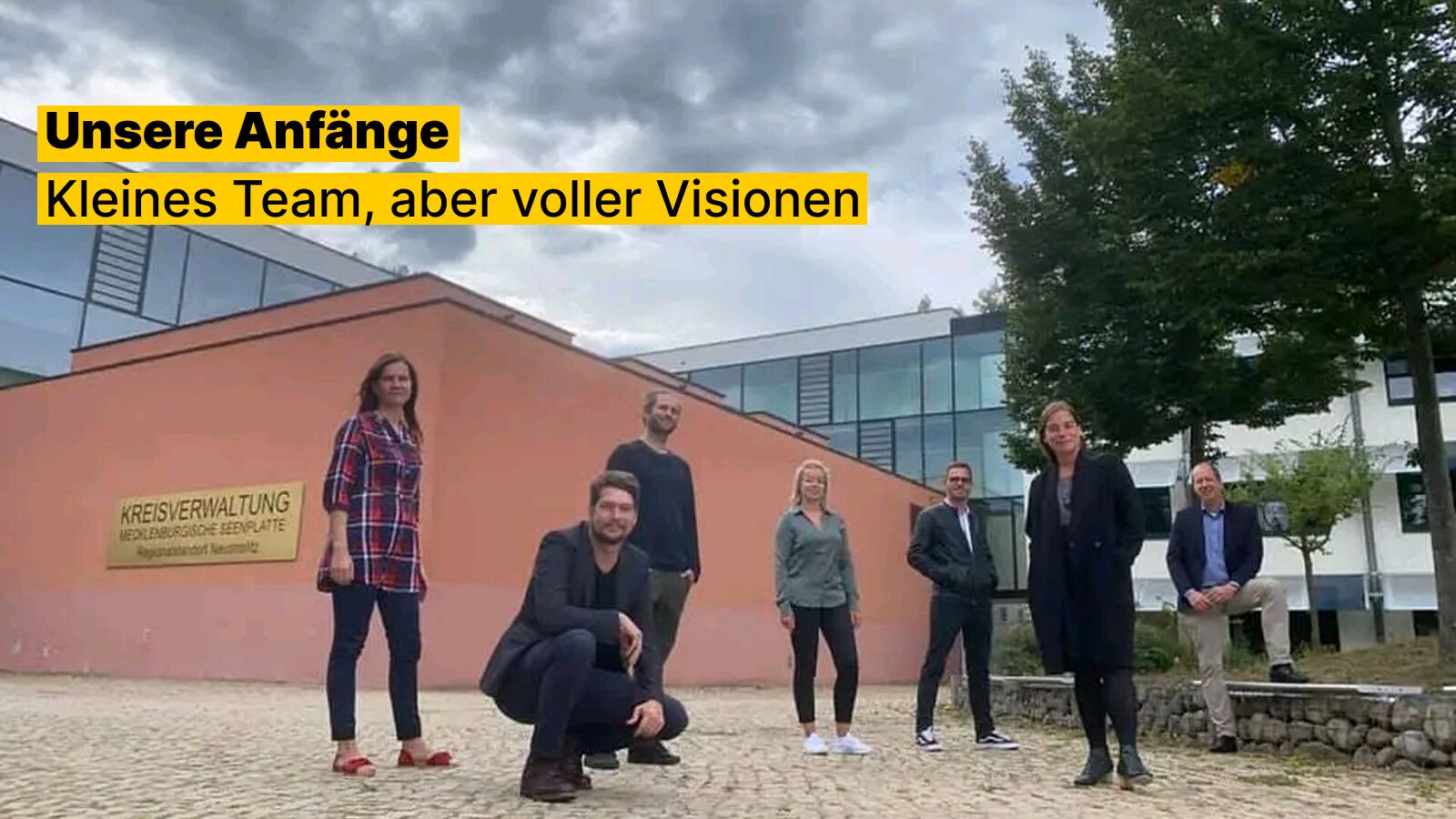 Ein frühes Teamfoto der DSEE mit sieben Mitgliedern