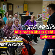 Foto mit Teilnehmenden eines Workshops im Austausch und dem Text: Jetzt anmelden! Alle reden übers Geld – wir auch. 15.11.2025 Event in Rostock. d-s-e-e.de