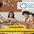 Bild und Text: Bild: Eine Gruppe junger Menschen um einen Tisch, zwei schütteln sich die Hand, Logo: "ProBono Allianz DE", "Unentgeltliche Unterstützung für dein Engagement"